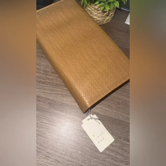 a new day Yellow and Tan Clutch - Picture 6 of 6